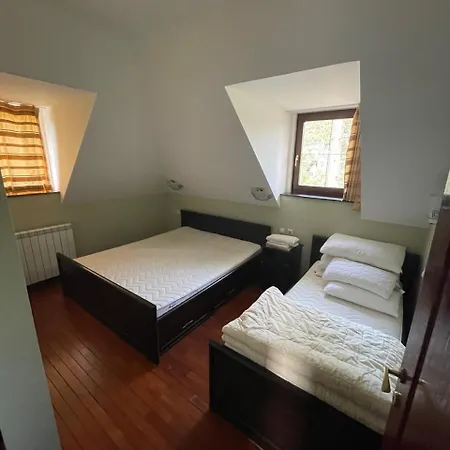 Family 2 * Kaludjerske Bare